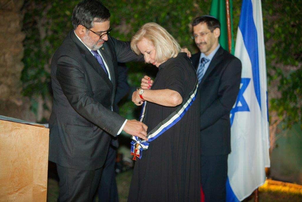 colette recieves the Gran Cruz do Infante Dom Henrique
